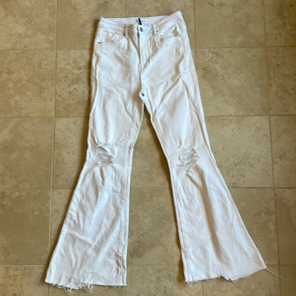 Summer White jeans. Risen jeans. Boutique Buy!